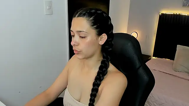 angeline davies online show from October 29, 2025, 3:49 am