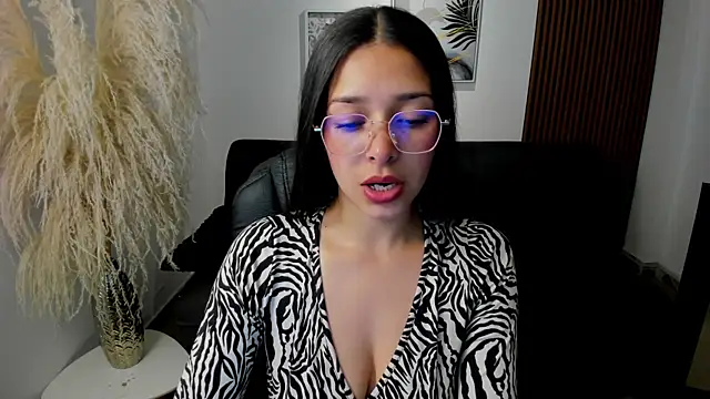 angeline davies online show from October 3, 2025, 4:36 am