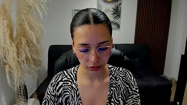 angeline davies online show from September 26, 2025, 1:29 pm