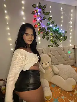 Snapshot of Annievergara chatting on September 9, 2025, 12:32 am Annievergara online show from September 9, 2025, 12:32 am