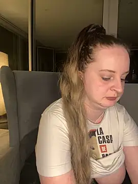 Snapshot of curvy_eina chatting on February 27, 2025, 11:37 pm curvy eina online show from February 27, 2025, 11:37 pm