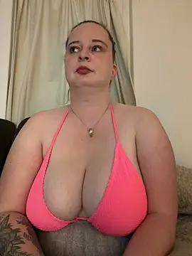 Snapshot of curvy_eina chatting on June 30, 2026, 9:15 pm curvy eina online show from June 30, 2026, 9:15 pm