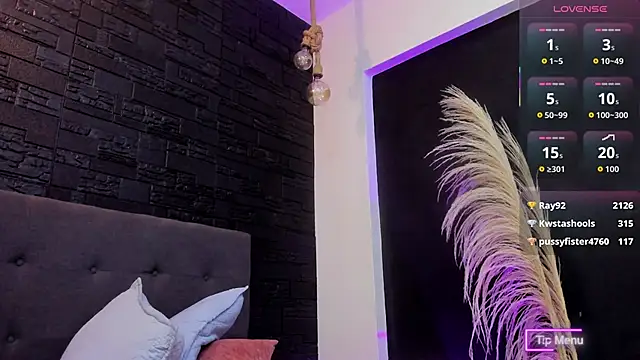 Maite Smith  online show from November 11, 2025, 5:30 pm