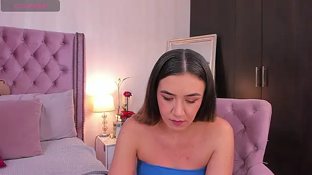 natashaleightt online show from November 11, 2025, 11:53 pm