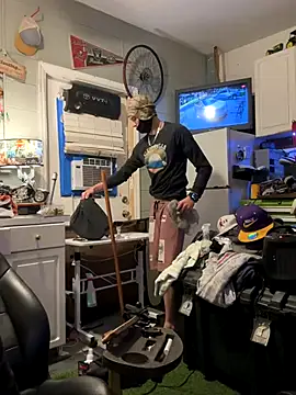 Polaroid White online show from November 29, 2025, 12:38 pm