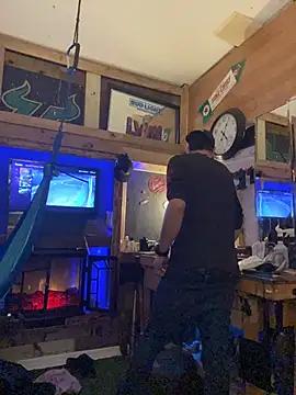 Polaroid White online show from November 18, 2025, 1:10 am