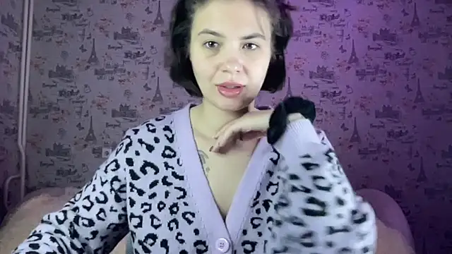 Just Scarlet  online show from October 19, 2025, 11:46 am