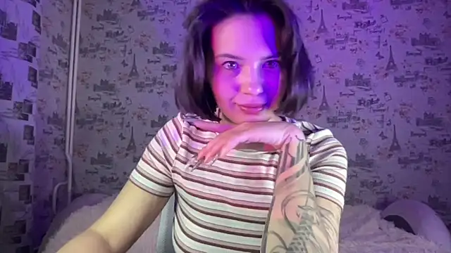 Just Scarlet  online show from October 18, 2025, 11:56 am