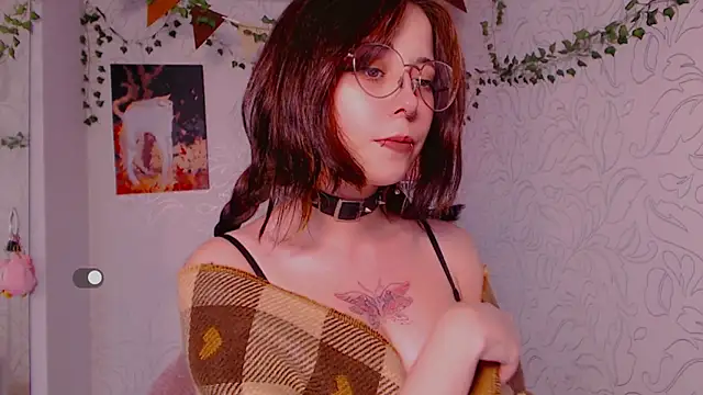 Snapshot of _miraclecattt_ chatting on October 4, 2025, 9:33 am miraclecattt online show from October 4, 2025, 9:33 am