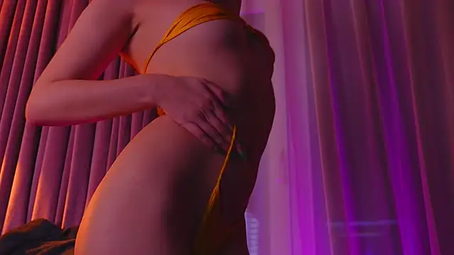 IsoldeBlis online show from October 15, 2025, 8:28 pm