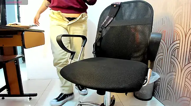 BloodyMaary  online show from March 21, 2025, 1:45 pm