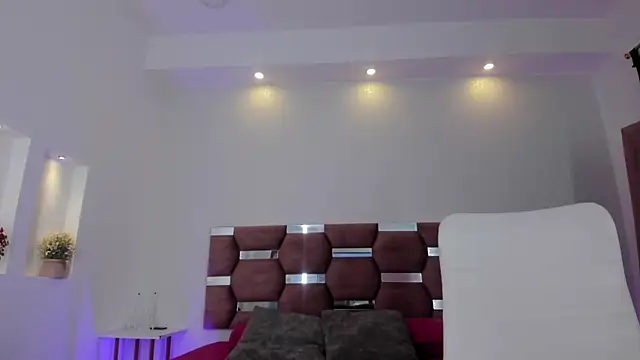 Roxana Karlsson online show from March 8, 2025, 11:37 am