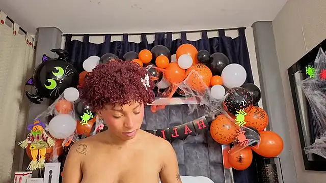 Effie cooper online show from October 18, 2025, 7:49 pm