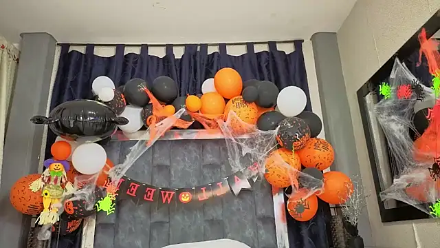 Effie cooper online show from October 31, 2025, 7:32 pm