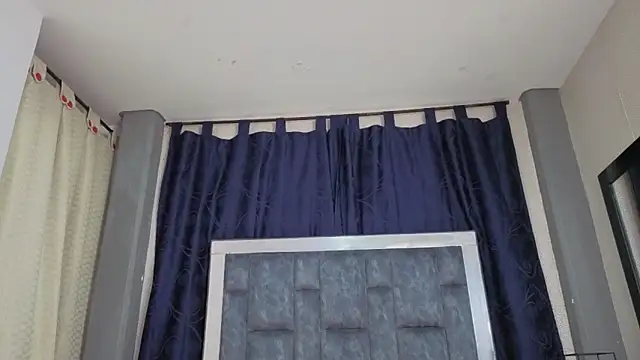 Effie cooper online show from September 21, 2025, 6:13 pm