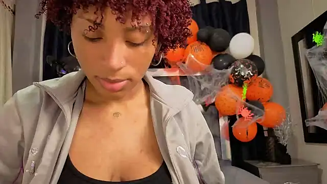 Effie cooper online show from October 28, 2025, 7:24 pm