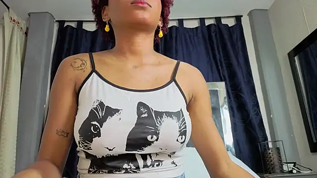 Effie cooper online show from September 30, 2025, 8:04 pm