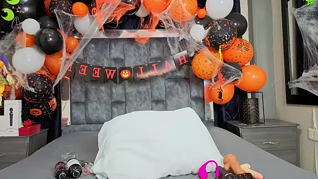 Effie cooper online show from October 21, 2025, 8:08 pm