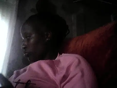 Snapshot of LoveDropss chatting on November 4, 2025, 9:46 am LoveDropss online show from November 4, 2025, 9:46 am