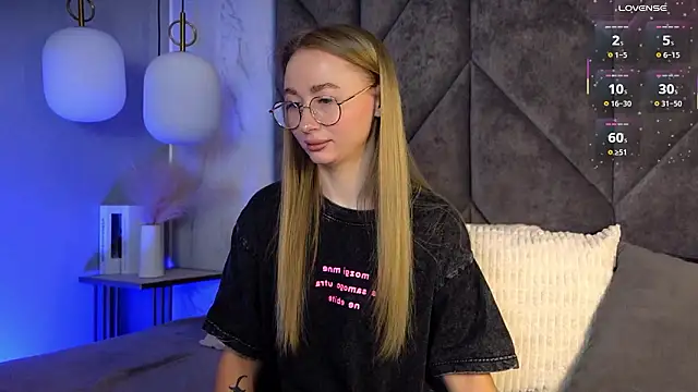 VictoriaLights online show from March 4, 2026, 6:10 am