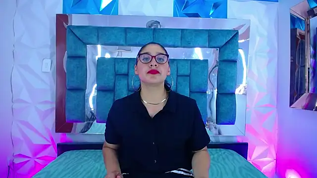 Catalina Bustos online show from February 26, 2025, 3:35 am