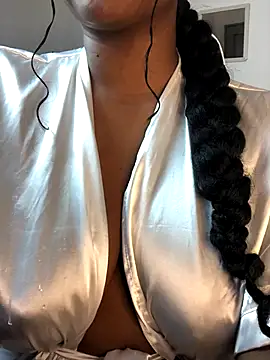 Snapshot of ValerieBlakee chatting on October 15, 2025, 11:24 pm ValerieBlakee online show from October 15, 2025, 11:24 pm