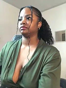 Snapshot of ValerieBlakee chatting on September 27, 2025, 12:22 pm ValerieBlakee online show from September 27, 2025, 12:22 pm