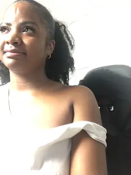 Snapshot of ValerieBlakee chatting on December 5, 2025, 12:21 am ValerieBlakee online show from December 5, 2025, 12:21 am