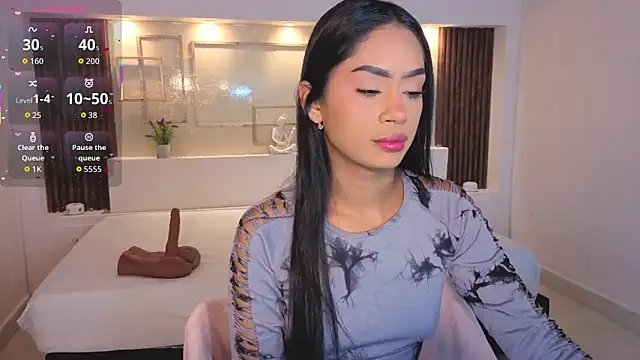 ChloeMoon9 online show from October 20, 2025, 1:11 pm