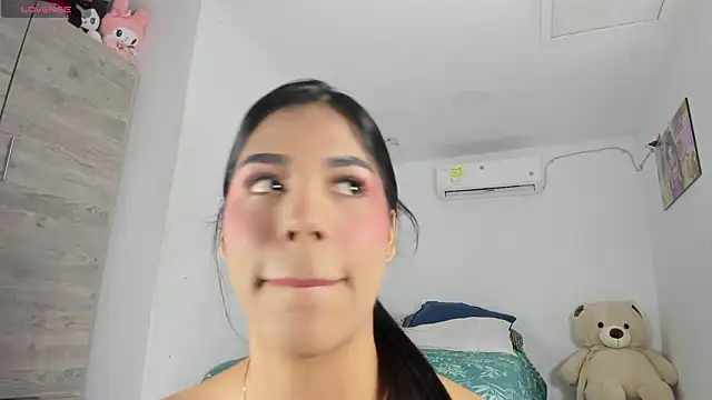 Snapshot of flor_herrera01 chatting on February 20, 2026, 5:26 am flor herrera01 online show from February 20, 2026, 5:26 am