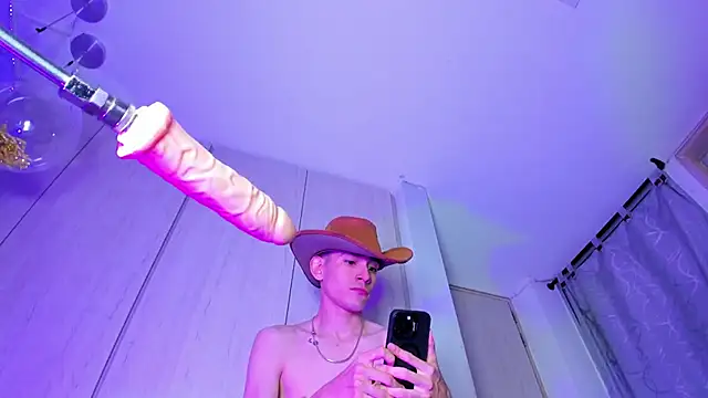 Snapshot of ValentinoMoreti chatting on February 28, 2026, 6:13 am ValentinoMoreti online show from February 28, 2026, 6:13 am