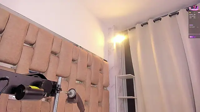 Snapshot of ValentinoMoreti chatting on October 9, 2025, 3:34 pm ValentinoMoreti online show from October 9, 2025, 3:34 pm