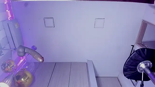 Snapshot of ValentinoMoreti chatting on December 17, 2025, 5:34 am ValentinoMoreti online show from December 17, 2025, 5:34 am