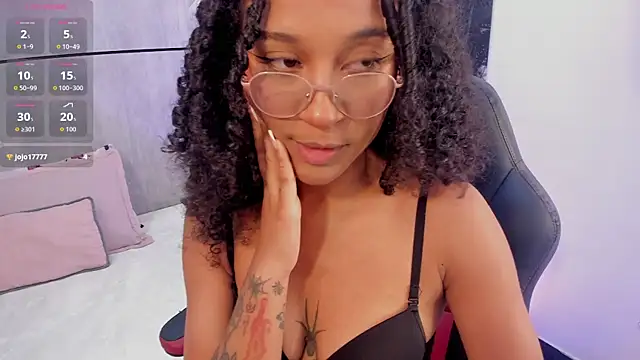 Snapshot of Layla_Clarke chatting on January 14, 2026, 3:21 am Layla Clarke online show from January 14, 2026, 3:21 am