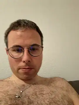 Simonudist online show from April 14, 2026, 7:08 pm