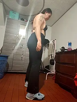 Snapshot of krolay16 chatting on October 23, 2025, 6:12 am krolay16 online show from October 23, 2025, 6:12 am