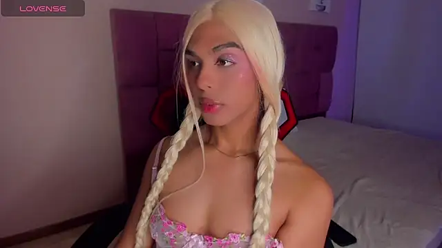 Snapshot of CHANELL_11INCHES chatting on October 9, 2025, 10:21 pm CHANELL 11INCHES online show from October 9, 2025, 10:21 pm