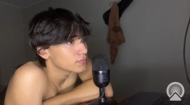 Snapshot of EstebannnO chatting on March 16, 2025, 4:09 am EstebannnO online show from March 16, 2025, 4:09 am