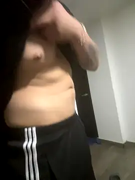 MaxxxSteil online show from November 4, 2025, 3:43 am