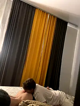 kisssssssss online show from November 6, 2025, 5:11 am