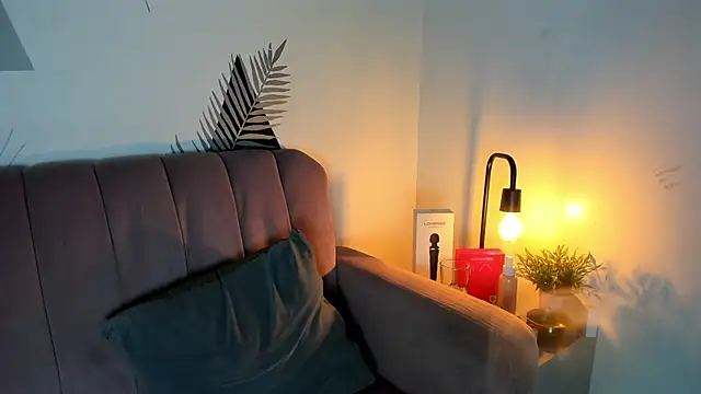 laura hotties online show from March 26, 2026, 1:31 pm