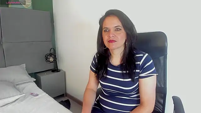 laura hotties online show from March 5, 2025, 4:02 pm