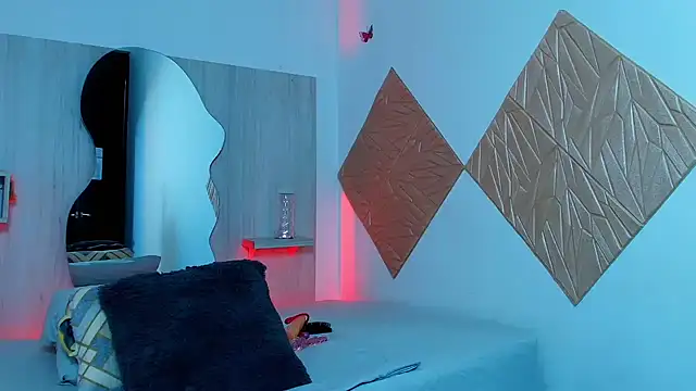 ZaraRousse online show from September 22, 2025, 2:39 am