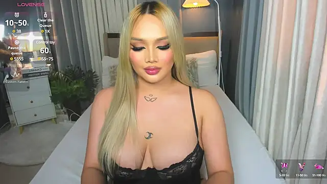 KylieSonique online show from March 18, 2025, 1:57 am