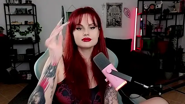 Snapshot of Della_Ideal chatting on June 8, 2026, 5:57 pm Della Ideal online show from June 8, 2026, 5:57 pm