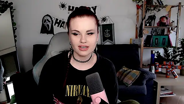 Della Ideal online show from November 3, 2025, 9:02 am