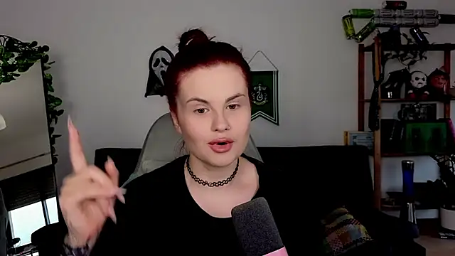 Della Ideal online show from November 14, 2025, 9:02 am