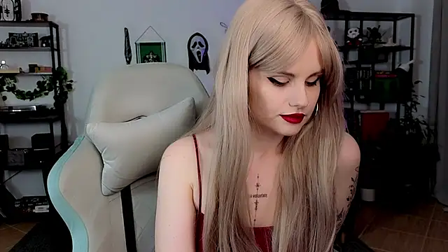 Snapshot of Della_Ideal chatting on July 13, 2026, 5:34 pm Della Ideal online show from July 13, 2026, 5:34 pm