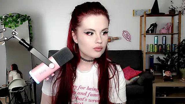 Della Ideal online show from September 23, 2025, 5:42 pm