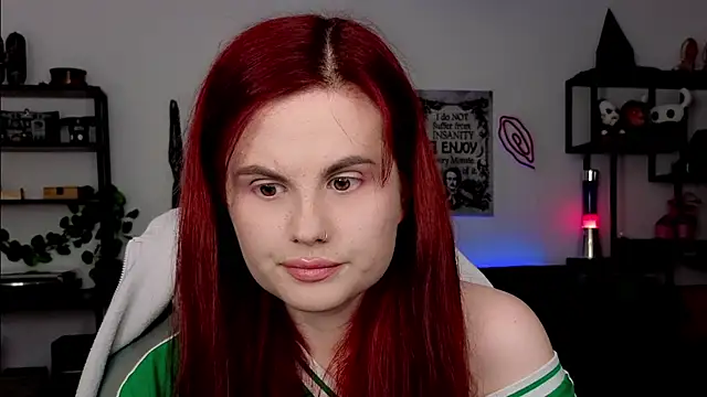 Della Ideal online show from March 25, 2026, 7:02 pm